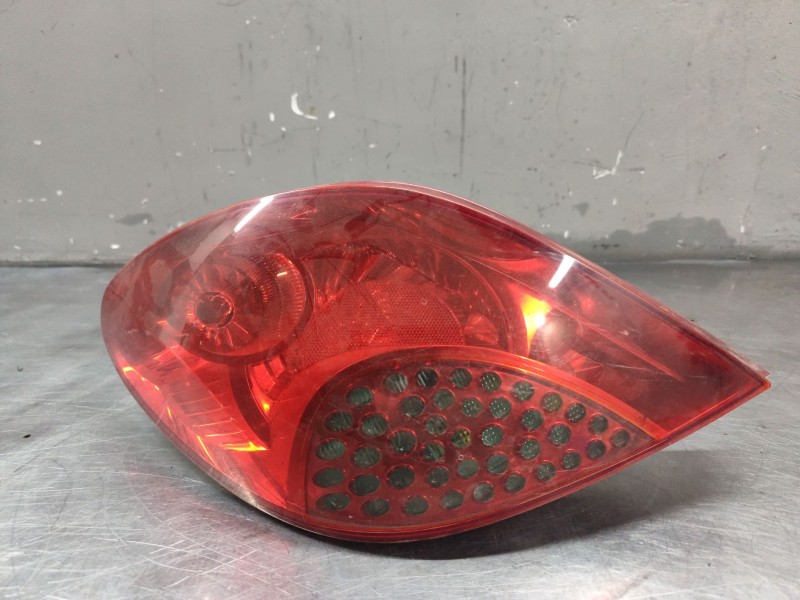 Recambio de piloto trasero izquierdo para peugeot 207 xs pack referencia OEM IAM 964998668002  