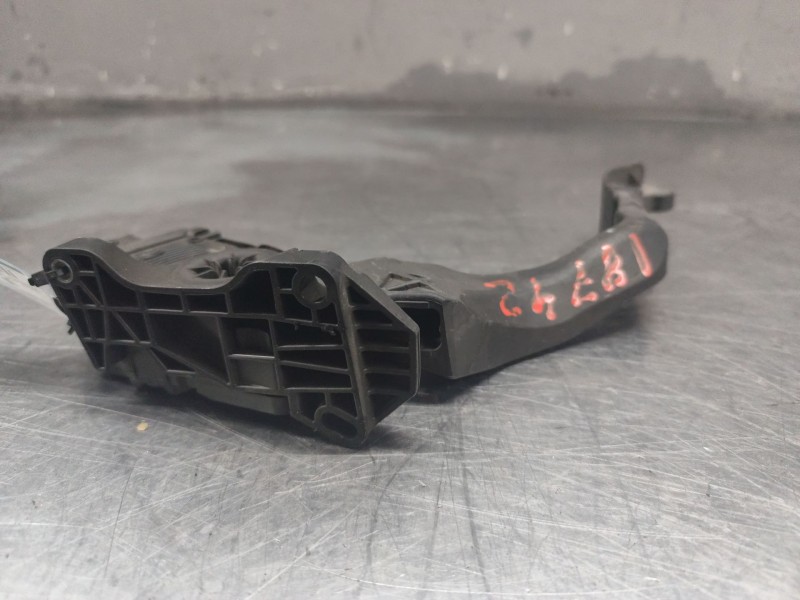 Recambio de pedal acelerador para peugeot 207 x-line referencia OEM IAM 968075688002  