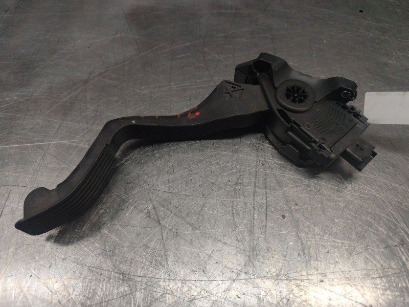 Recambio de pedal acelerador para peugeot 207 x-line referencia OEM IAM 968075688002  