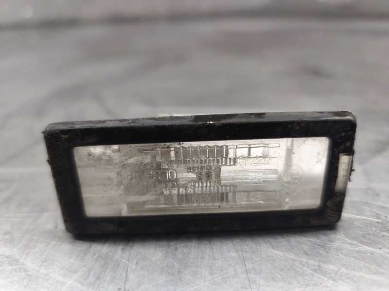 Recambio de piloto matricula para renault scenic ii grand confort dynamique referencia OEM IAM 8200013577F  