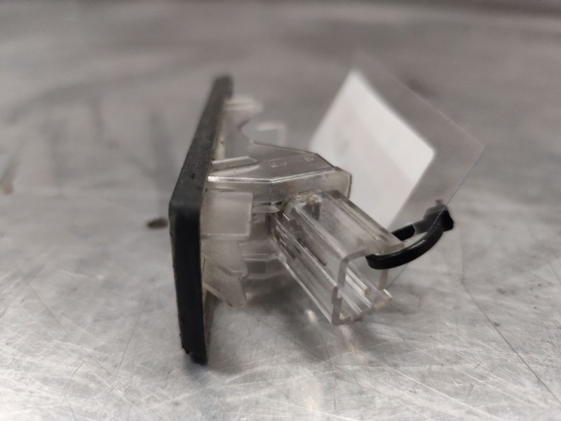 Recambio de piloto matricula para renault scenic ii grand confort dynamique referencia OEM IAM 8200013577F  