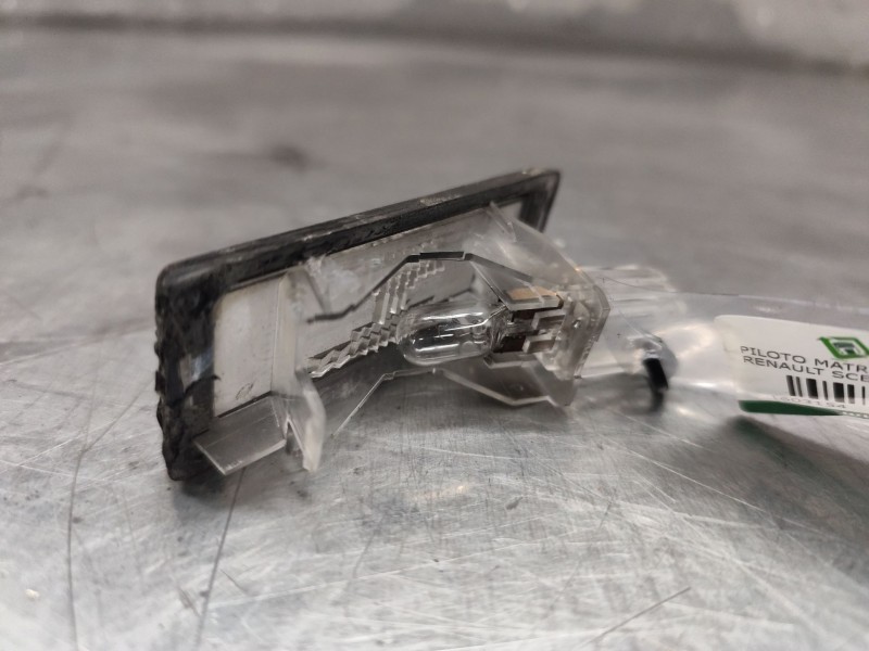 Recambio de piloto matricula para renault scenic ii grand confort dynamique referencia OEM IAM 8200013577F  