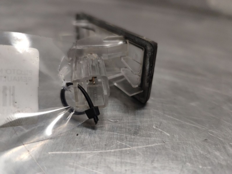 Recambio de piloto matricula para renault scenic ii grand confort dynamique referencia OEM IAM 8200013577F  