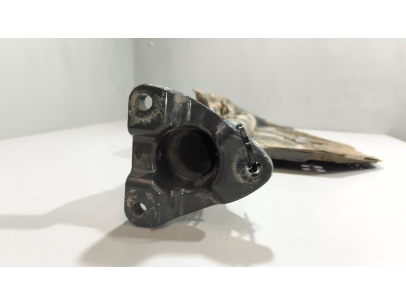 Recambio de soporte guardabarros trasero para scania r i r 440 referencia OEM IAM 2054583 DELANTERO IZQUIERDO