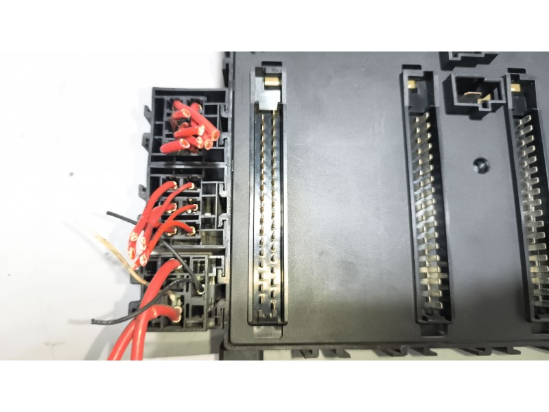 Recambio de caja reles / fusibles para daf serie xf105.xxx 12.9 diesel referencia OEM IAM 1674870  