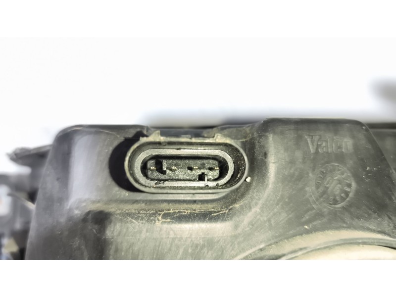 Recambio de faro derecho para iveco stralis (as) 12.9 diesel referencia OEM IAM 504020189  