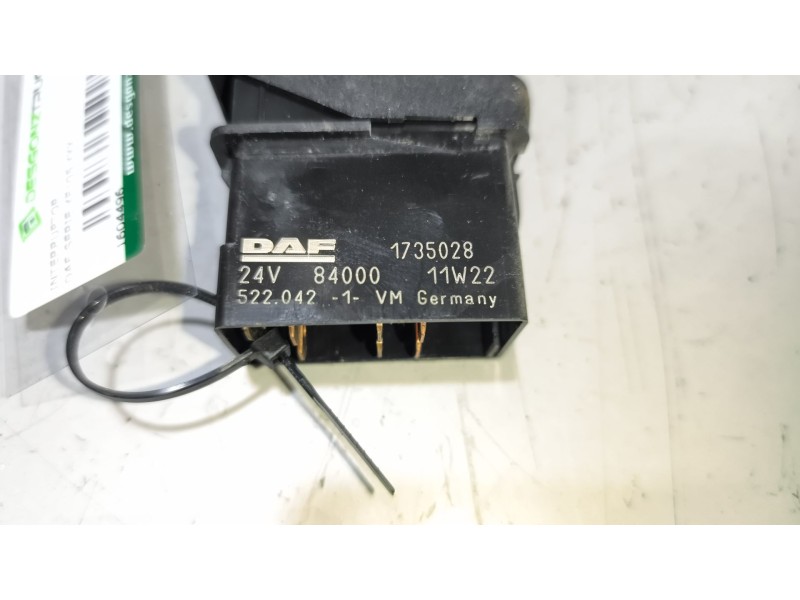Recambio de interruptor para daf serie xf105.xxx 12.9 diesel referencia OEM IAM 1735028  