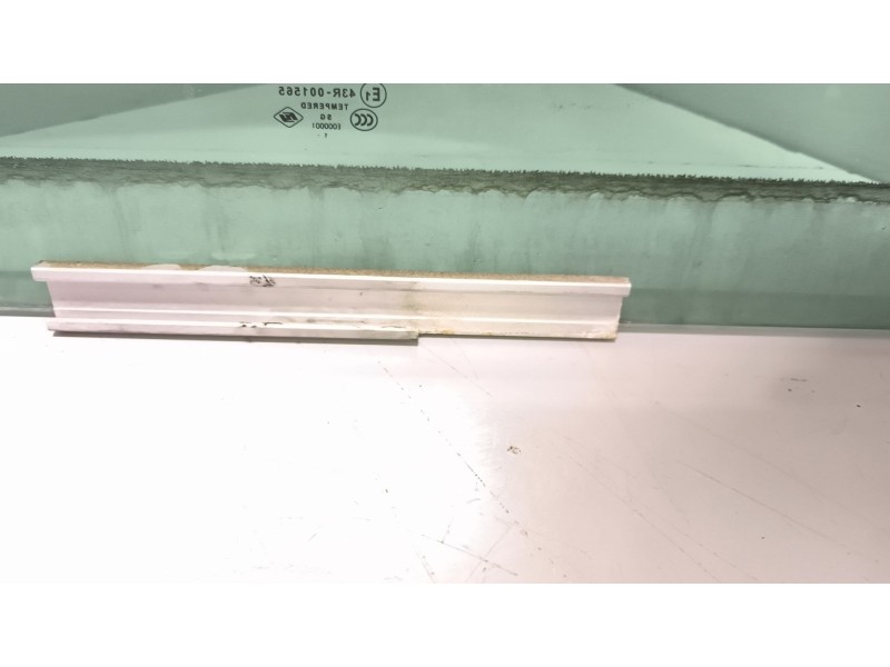 Recambio de luna delantera derecha para renault magnum ab diesel referencia OEM IAM 7421017125  