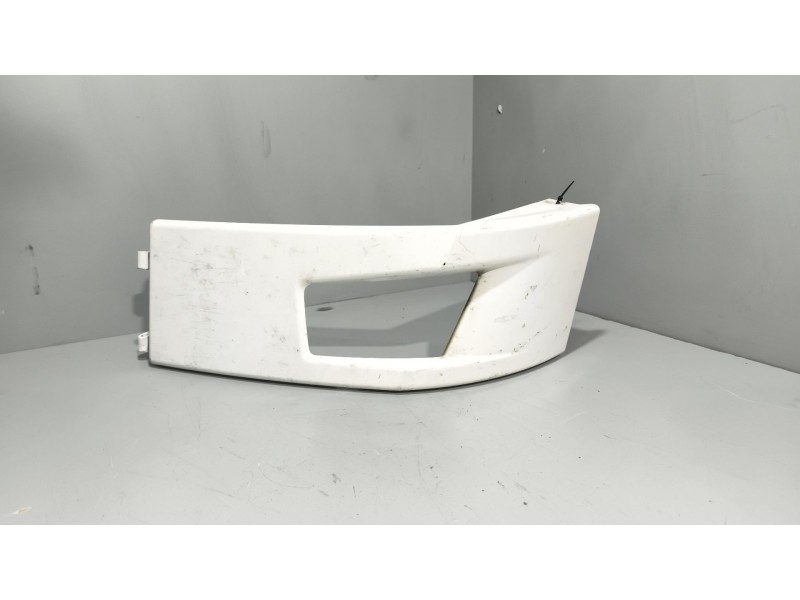 Recambio de moldura para renault serie t 10.8 diesel referencia OEM IAM 82706550  