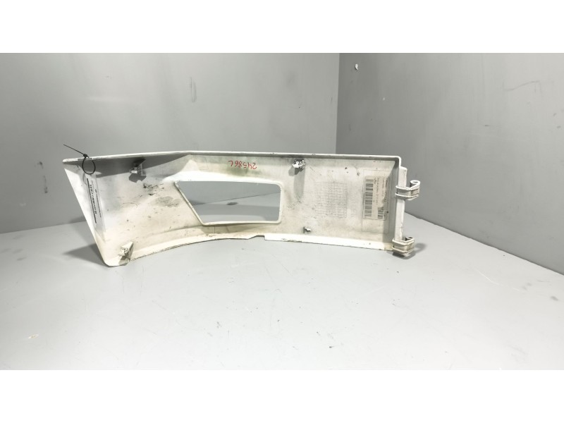 Recambio de moldura para renault serie t 10.8 diesel referencia OEM IAM 82706550  