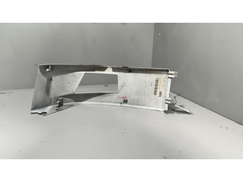 Recambio de moldura para renault serie t 10.8 diesel referencia OEM IAM 82706552  