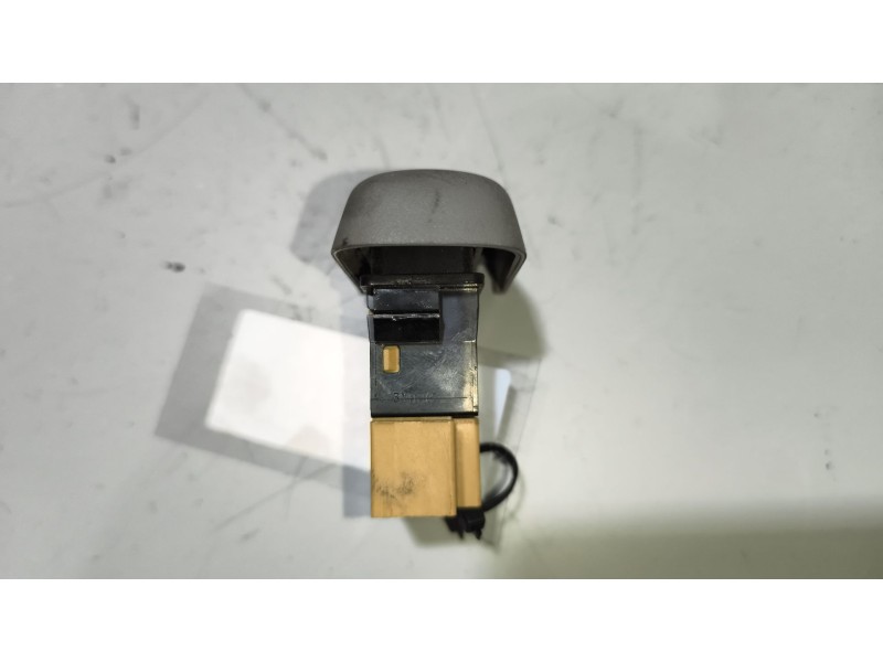 Recambio de boton antiniebla para nissan cabstar e 3.0 diesel referencia OEM IAM   