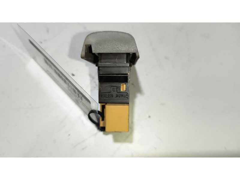 Recambio de boton antiniebla para nissan cabstar e 3.0 diesel referencia OEM IAM   