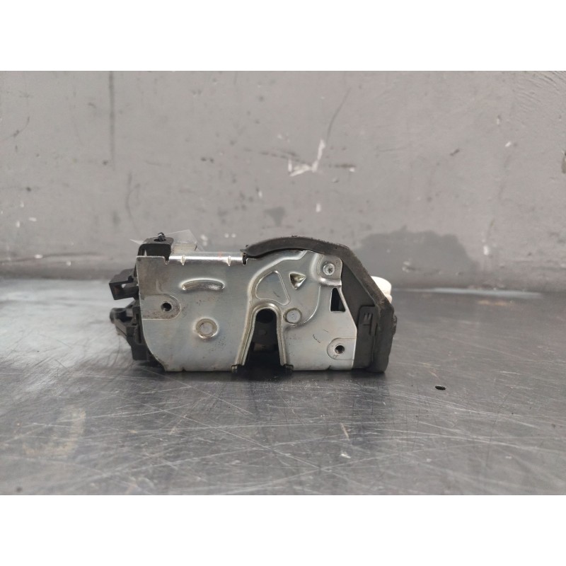 Recambio de cerradura puerta delantera izquierda para bmw serie 3 berlina (e90) 320d referencia OEM IAM 7059967  7 PINS