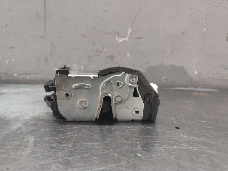 Recambio de cerradura puerta delantera izquierda para bmw serie 3 berlina (e90) 320d referencia OEM IAM 7059967  7 PINS