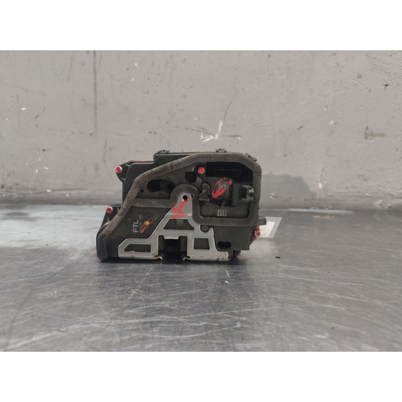 Recambio de cerradura puerta delantera izquierda para bmw serie 3 berlina (e90) 320d referencia OEM IAM 7059967  7 PINS