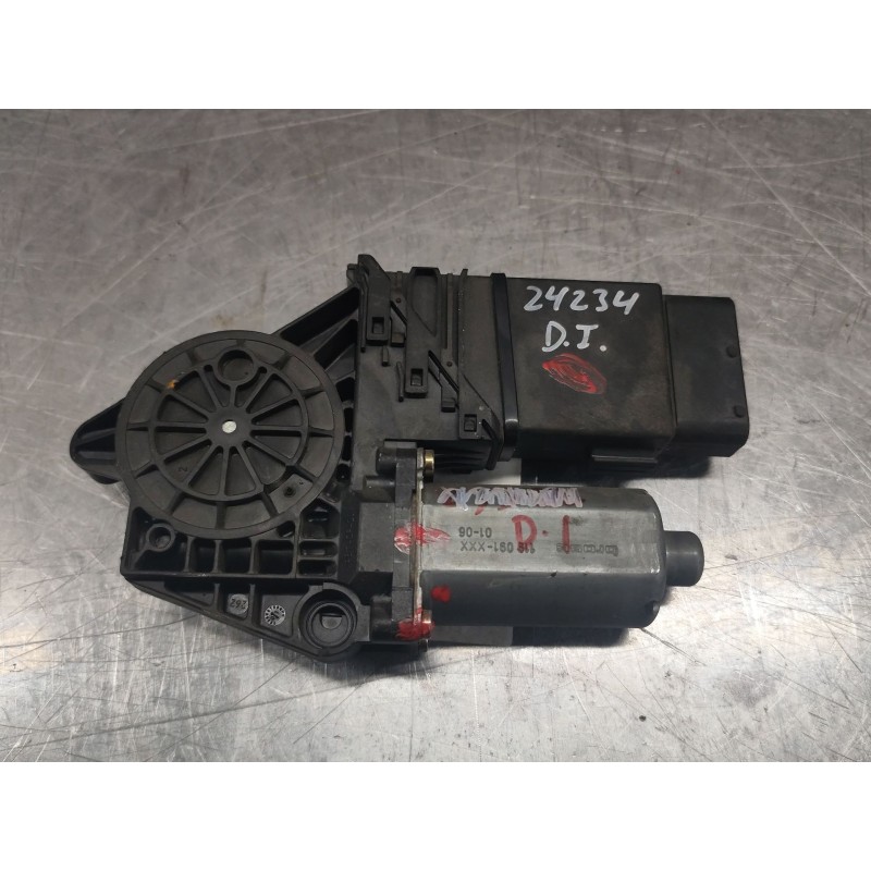Recambio de motor elevalunas delantero izquierdo para volkswagen passat berlina (3b3) 1.9 tdi referencia OEM IAM 0130821695  