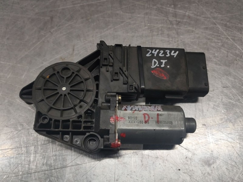 Recambio de motor elevalunas delantero izquierdo para volkswagen passat berlina (3b3) 1.9 tdi referencia OEM IAM 0130821695  