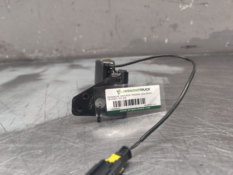 Recambio de enganche cinturon trasero izquierdo para peugeot 207 sw confort referencia OEM IAM 96587871XX  
