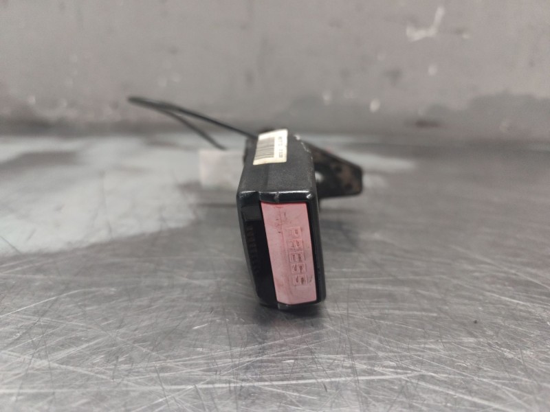 Recambio de enganche cinturon trasero izquierdo para peugeot 207 sw confort referencia OEM IAM 96587871XX  