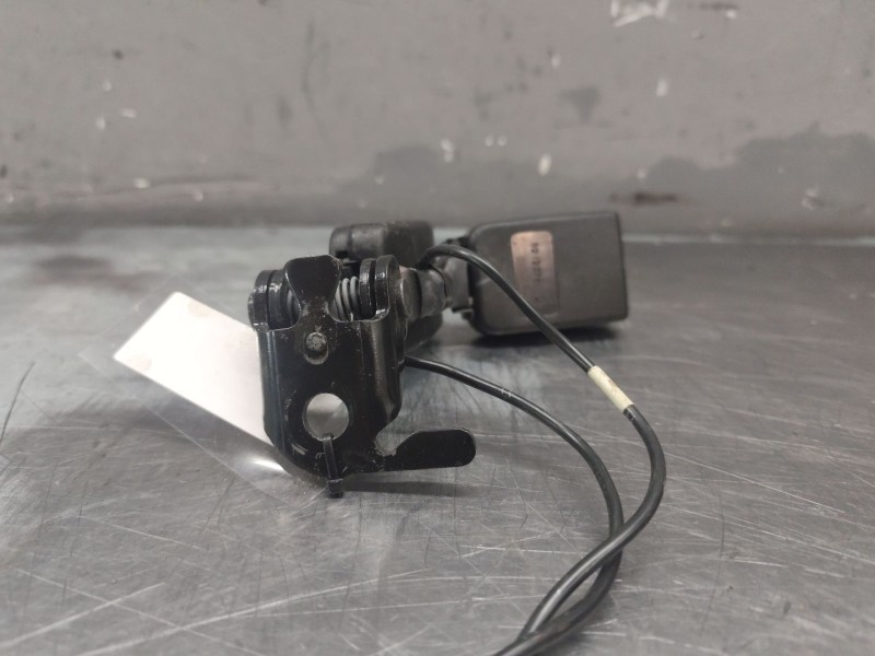 Recambio de enganche cinturon trasero derecho para peugeot 207 sw confort referencia OEM IAM 821237610 8212798 