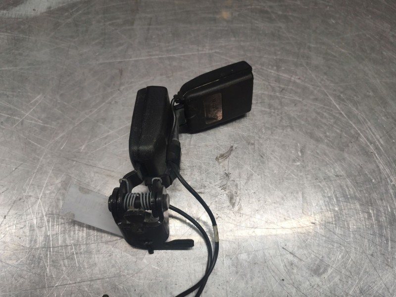 Recambio de enganche cinturon trasero derecho para peugeot 207 sw confort referencia OEM IAM 821237610 8212798 