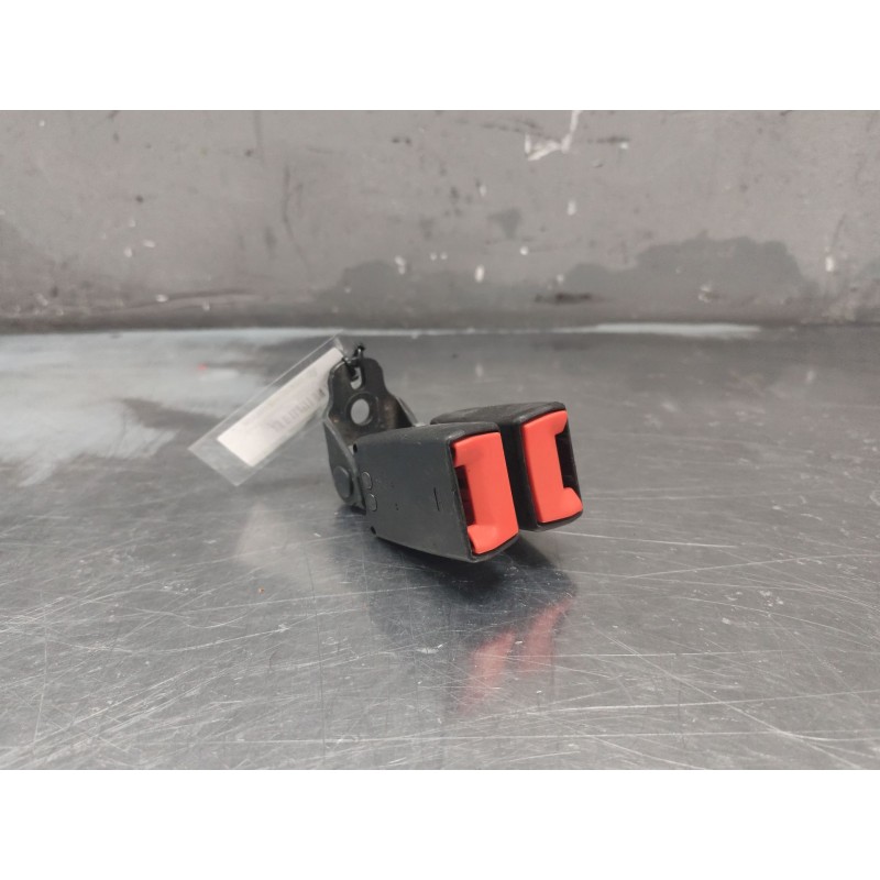 Recambio de enganche de cinturon trasero central para ford focus berlina (cap) ambiente (d) referencia OEM IAM  DERECHO 