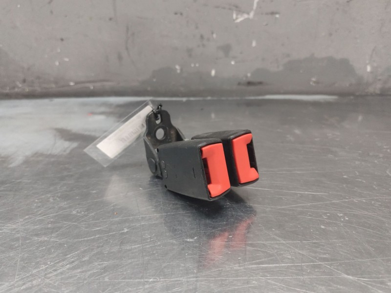 Recambio de enganche de cinturon trasero central para ford focus berlina (cap) ambiente (d) referencia OEM IAM  DERECHO 