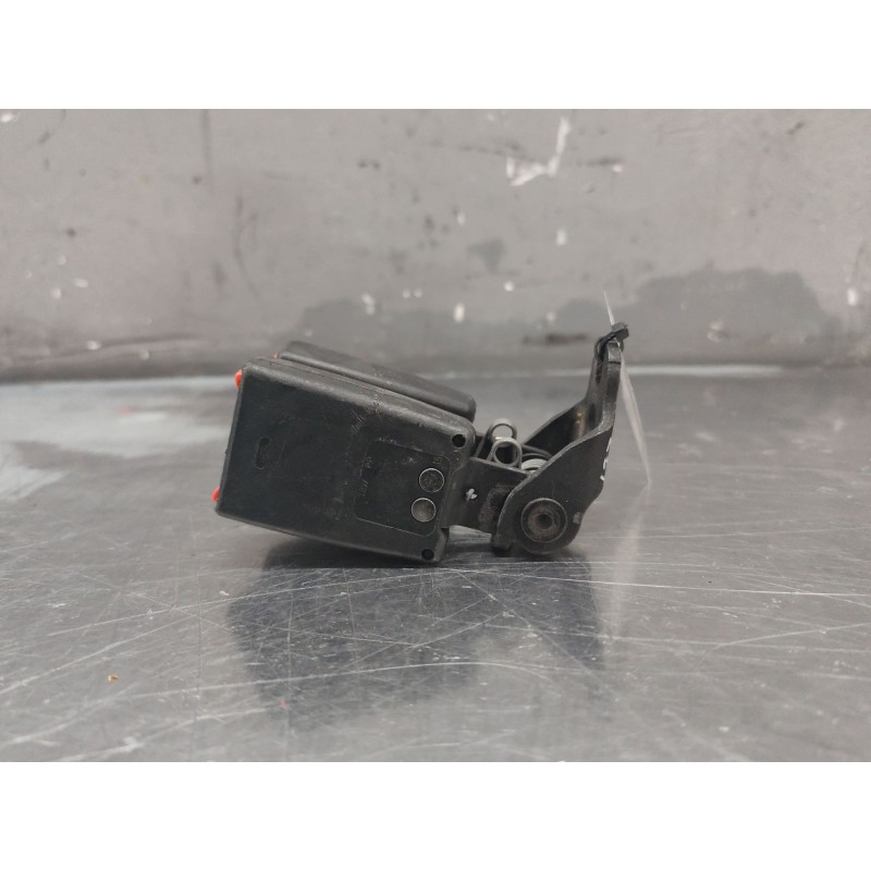 Recambio de enganche de cinturon trasero central para ford focus berlina (cap) ambiente (d) referencia OEM IAM  DERECHO 