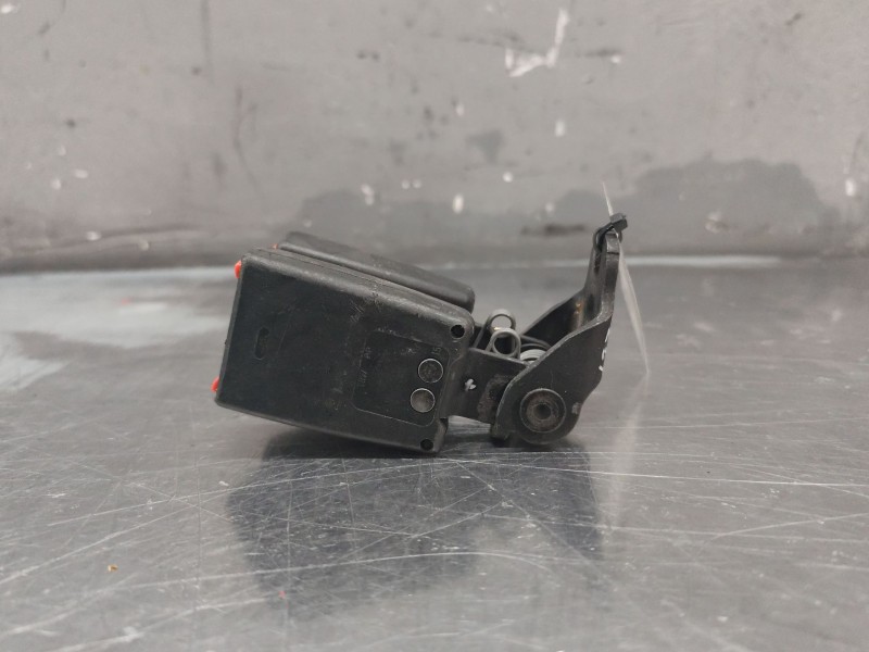 Recambio de enganche de cinturon trasero central para ford focus berlina (cap) ambiente (d) referencia OEM IAM  DERECHO 