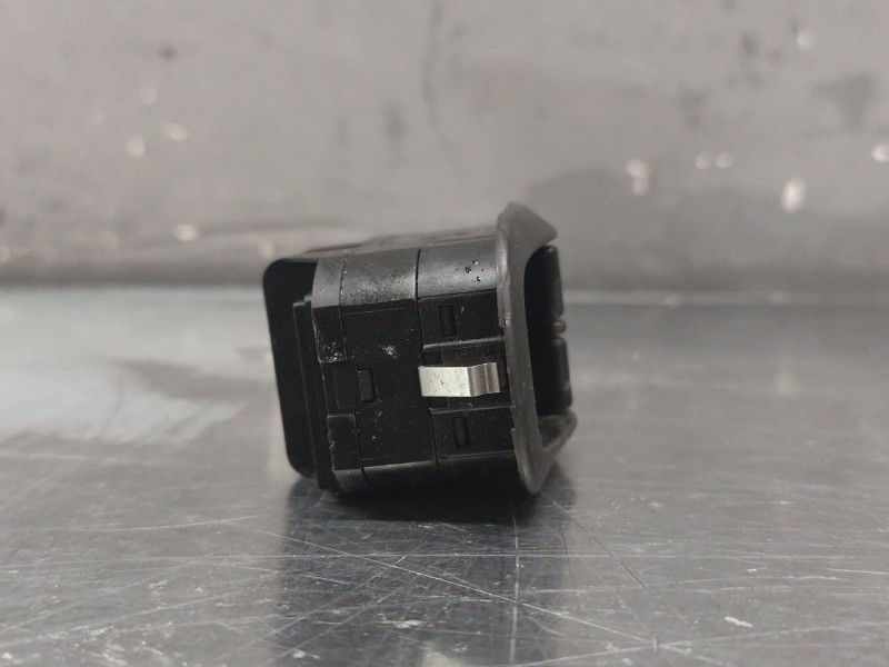 Recambio de mando elevalunas delantero izquierdo para peugeot 206 berlina xr referencia OEM IAM   