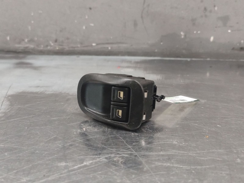Recambio de mando elevalunas delantero izquierdo para peugeot 206 berlina xr referencia OEM IAM   