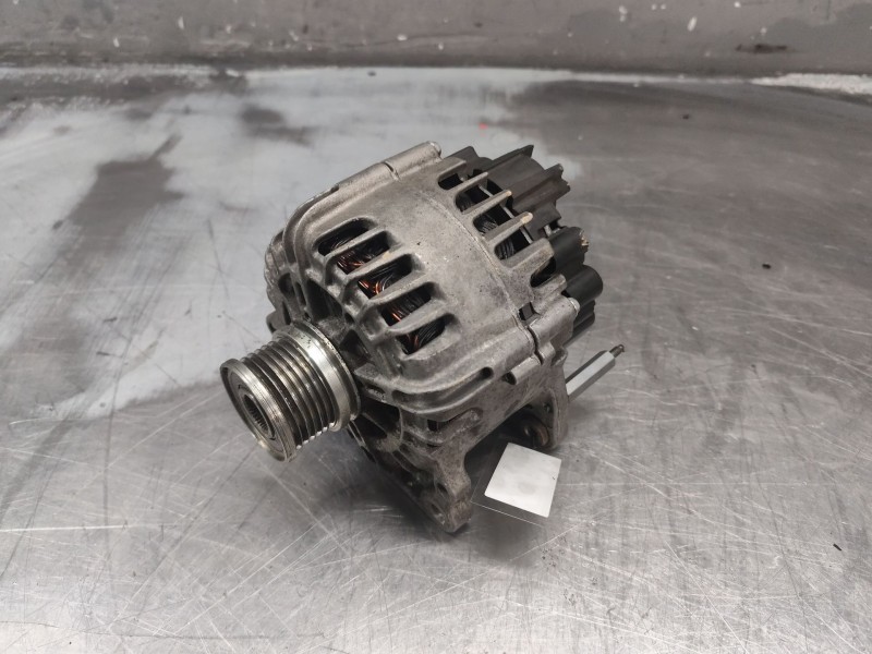Recambio de alternador para seat leon (5f1) 1.6 tdi referencia OEM IAM 03L903023J 2715268C 216023625
