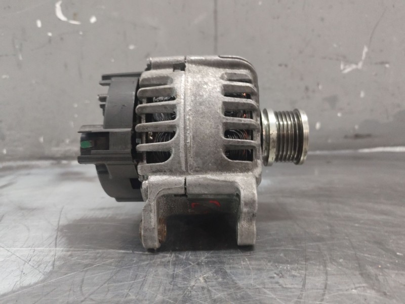 Recambio de alternador para seat leon (5f1) 1.6 tdi referencia OEM IAM 03L903023J 2715268C 216023625