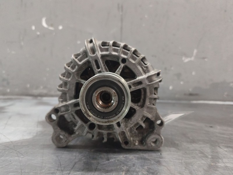 Recambio de alternador para seat leon (5f1) 1.6 tdi referencia OEM IAM 03L903023J 2715268C 216023625