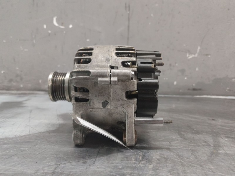 Recambio de alternador para seat leon (5f1) 1.6 tdi referencia OEM IAM 03L903023J 2715268C 216023625