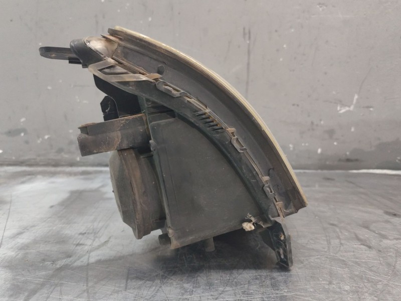 Recambio de faro derecho para opel vectra c berlina club referencia OEM IAM 15588800  