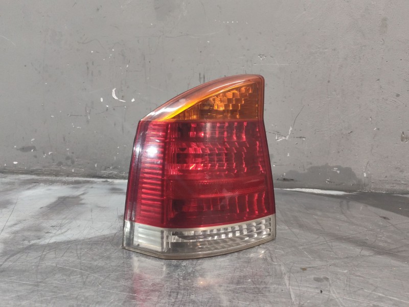 Recambio de piloto trasero derecho para opel vectra c berlina club referencia OEM IAM 13130642  