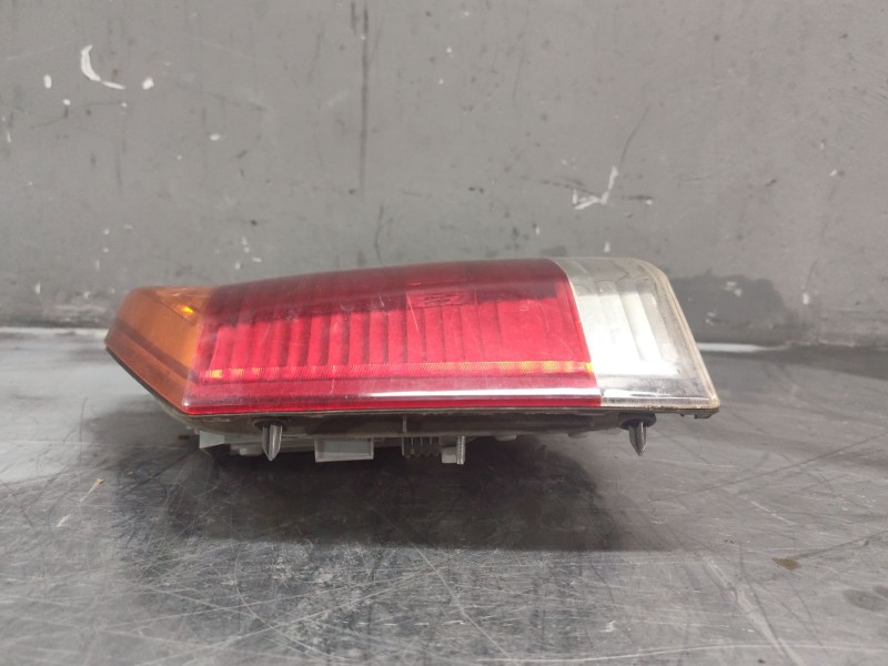 Recambio de piloto trasero derecho para opel vectra c berlina club referencia OEM IAM 13130642  