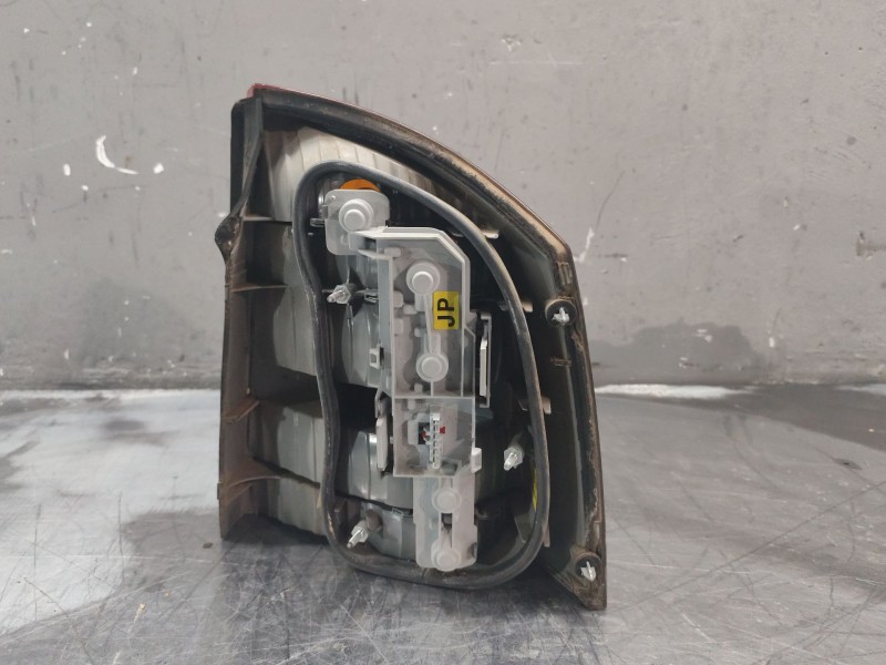 Recambio de piloto trasero derecho para opel vectra c berlina club referencia OEM IAM 13130642  