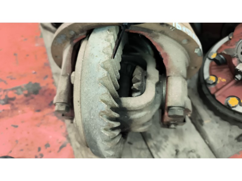 Recambio de grupo para nissan trade 100 3.0 turbodiesel referencia OEM IAM  RELACION:7X39 16 ESTRIAS PALIER