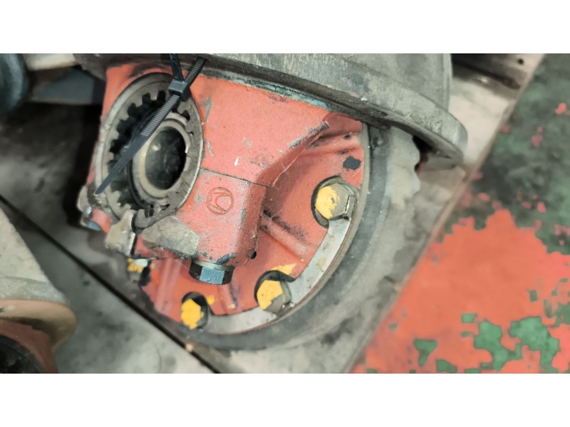 Recambio de grupo para nissan trade 100 3.0 turbodiesel referencia OEM IAM  RELACION:8X43 16 ESTRIAS PALIER