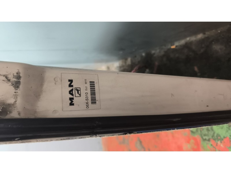 Recambio de puerta delantera izquierda para man tgx 18.xxx fg / 4x2 bl xl referencia OEM IAM 81626004129  