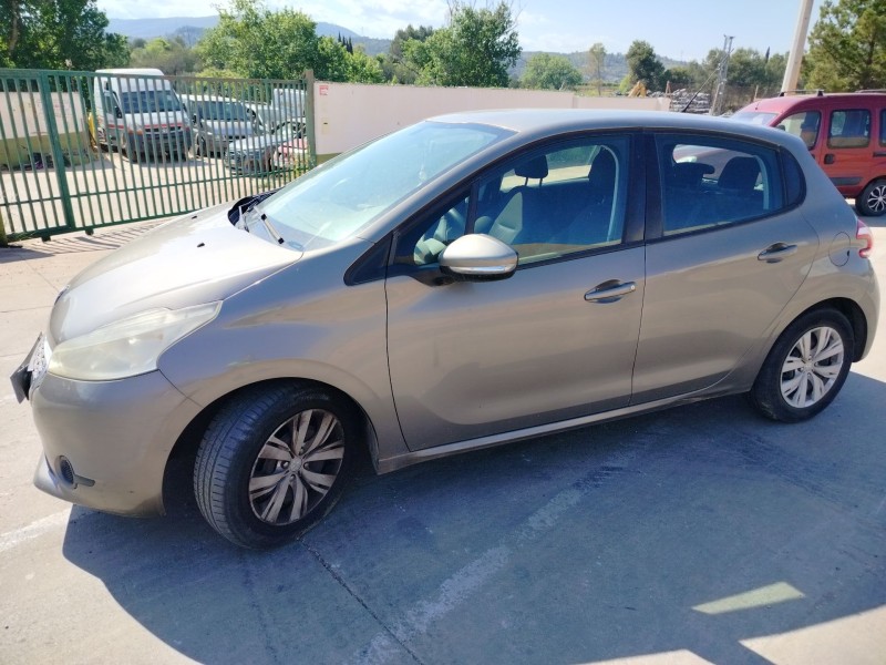 peugeot 208 i (ca_, cc_) del año 2014