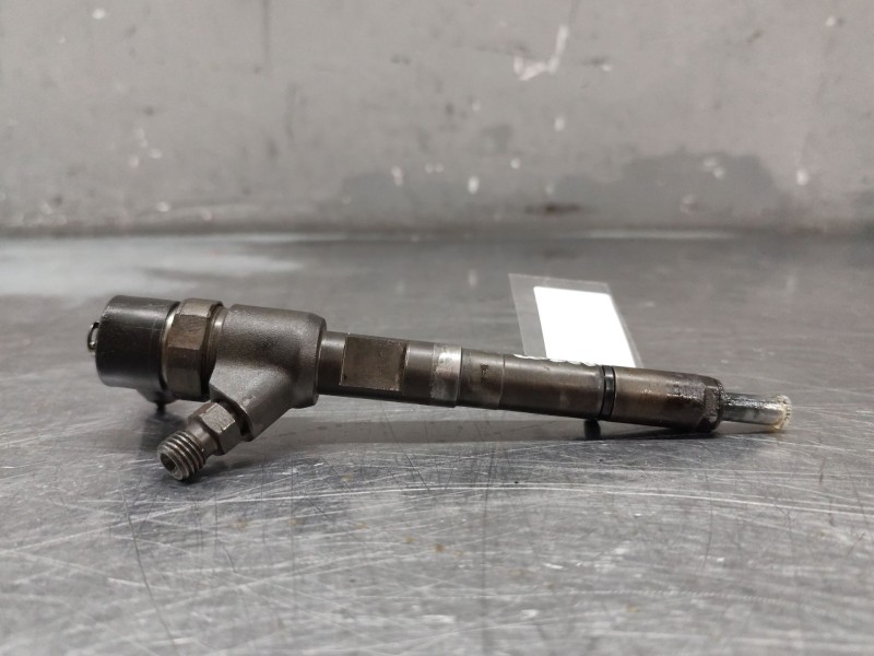 Recambio de inyector para opel corsa c blue line referencia OEM IAM 0445110083  