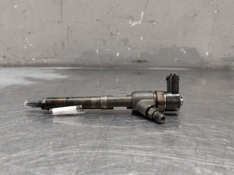 Recambio de inyector para opel corsa c blue line referencia OEM IAM 0445110083  