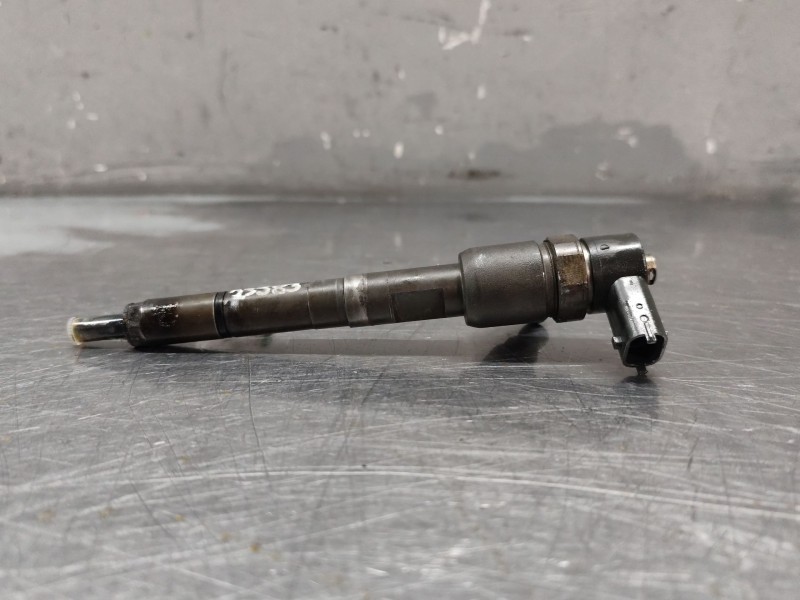 Recambio de inyector para opel corsa c blue line referencia OEM IAM 0445110083  