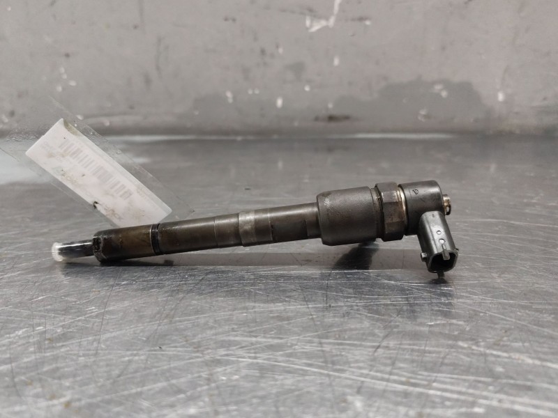 Recambio de inyector para opel corsa c blue line referencia OEM IAM 0445110083  