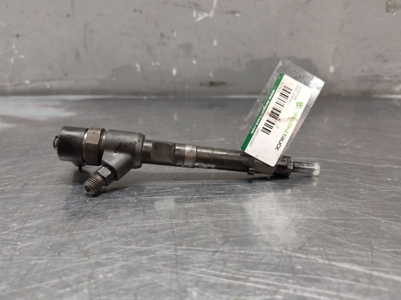 Recambio de inyector para opel corsa c blue line referencia OEM IAM 0445110083  