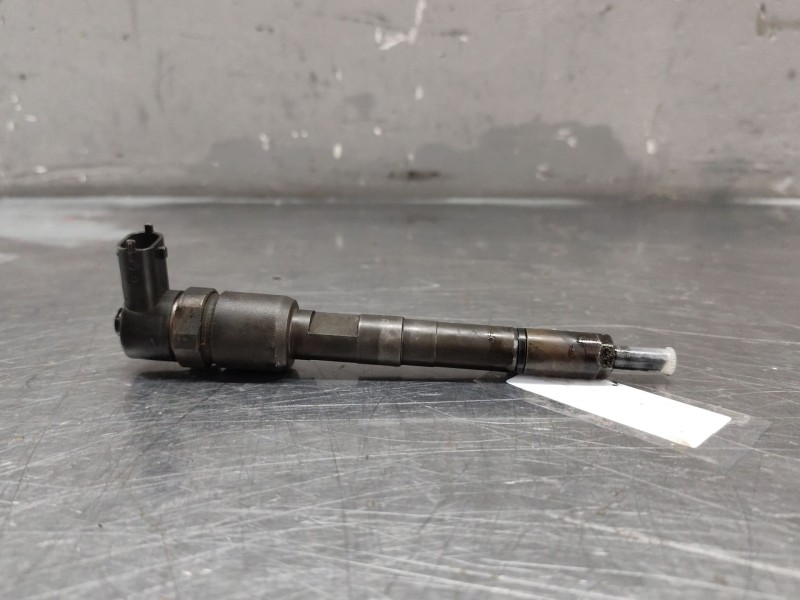 Recambio de inyector para opel corsa c blue line referencia OEM IAM 0445110083  